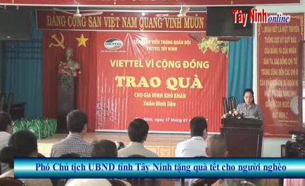 Phó Chủ tịch UBND tỉnh Trần Văn Chiến tặng quà Tết cho người nghèo