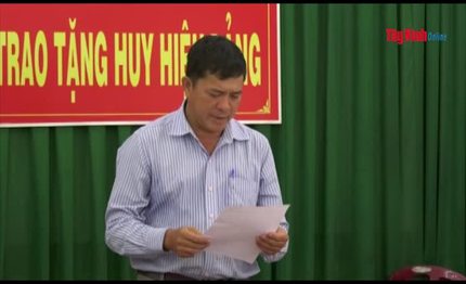 Chủ tịch UBND tỉnh trao tặng Huy hiệu Đảng tại TP.Tây Ninh