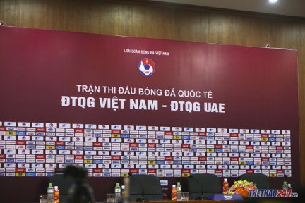 Trực tiếp họp báo Việt Nam và UAE: HLV Van Marwijk nói gì?