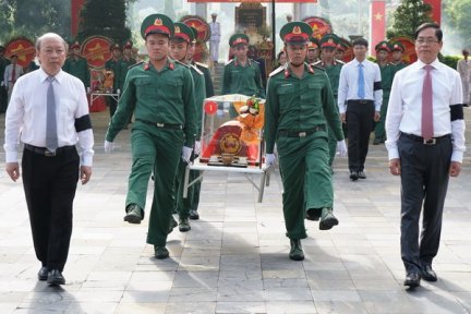 Tây Ninh truy điệu, an táng  149 hài cốt liệt sĩ quân tình nguyện Việt Nam