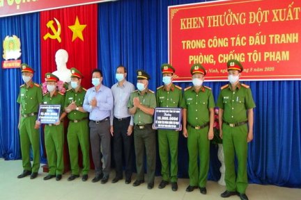 UBND tỉnh: Thưởng “nóng” cho các đơn vị vừa triệt phá băng nhóm mua bán, tàng trữ vận chuyển vũ khí