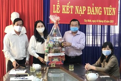 Phó Bí thư Thường trực Tỉnh uỷ Phạm Hùng Thái thăm, chúc tết Báo Tây Ninh