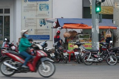 Tp.Tây Ninh, Hòa Thành: Vỉa hè, lề đường vẫn bị lấn chiếm tràn lan