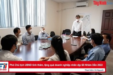 Phó Chủ tịch UBND tỉnh thăm, tặng quà doanh nghiệp nhân dịp tết Nhâm Dần 2022