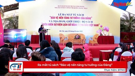 Ra mắt tủ sách “Bảo vệ nền tảng tư tưởng của Đảng”.