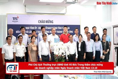 Phó Chủ tịch Thường trực UBND tỉnh Võ Đức Trong thăm chúc mừng các doanh nghiệp nhân Ngày Doanh nhân Việt Nam 13.10