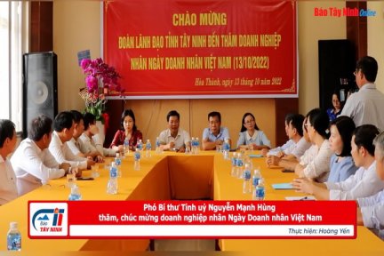 Phó Bí thư Tỉnh uỷ Nguyễn Mạnh Hùng thăm, chúc mừng doanh nghiệp nhân Ngày Doanh nhân Việt Nam