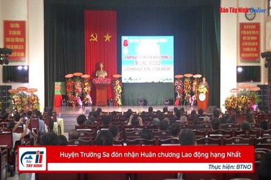 Huyện Trường Sa đón nhận Huân chương Lao động hạng Nhất