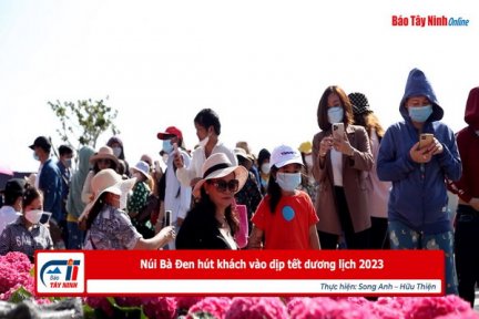 Núi Bà Đen hút khách vào dịp tết dương lịch 2023