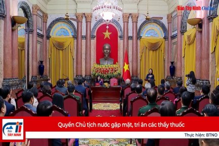 Quyền Chủ tịch nước gặp mặt, tri ân các thầy thuốc