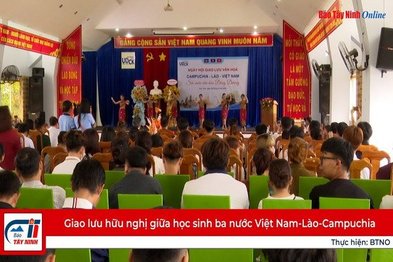 Giao lưu hữu nghị giữa học sinh ba nước Việt Nam-Lào-Campuchia