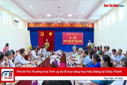 Phó Bí thư Thường trực Tỉnh uỷ dự lễ trao tặng Huy hiệu Đảng tại Châu Thành