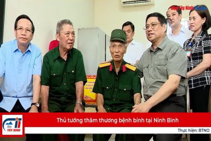 Thủ tướng thăm thương bệnh binh tại Ninh Bình