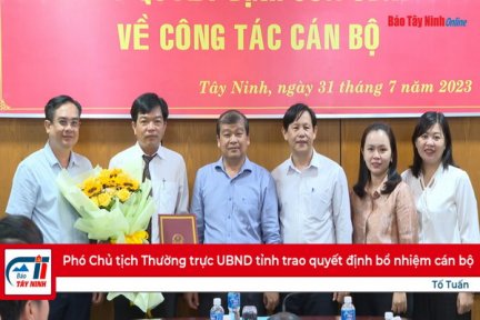 Phó Chủ tịch Thường trực UBND tỉnh trao quyết định bổ nhiệm cán bộ