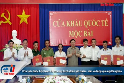 Chủ tịch Quốc hội tham dự chương trình đoàn kết quân – dân và tặng quà người nghèo