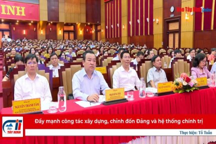 “Đẩy mạnh công tác xây dựng, chỉnh đốn Đảng và hệ thống chính trị”