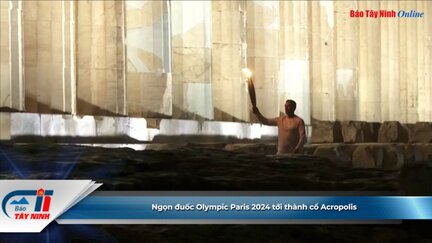 Ngọn đuốc Olympic Paris 2024 tới thành cổ Acropolis