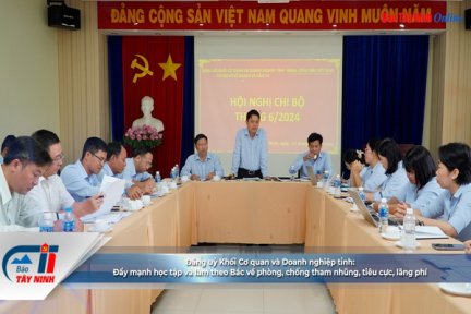 Đảng uỷ Khối Cơ quan và Doanh nghiệp tỉnh: <br> Đẩy mạnh học tập và làm theo Bác về phòng, chống tham nhũng, tiêu cực, lãng phí