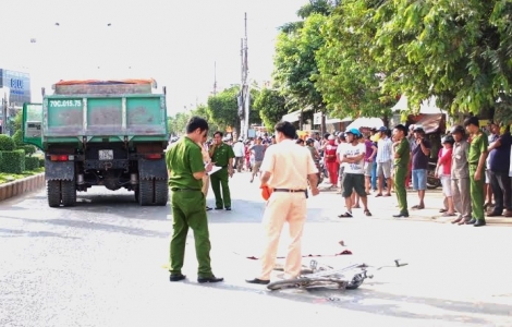 Một học sinh 13 tuổi tử vong do xe tải cán