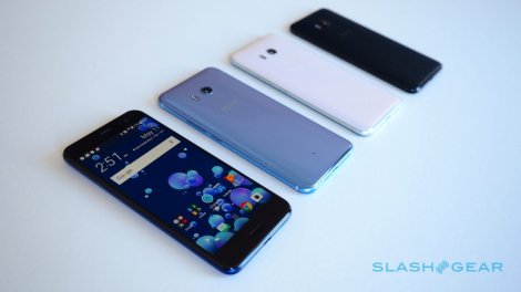 Trên tay HTC U11: Điện thoại “nắn bóp” độc và lạ nhất từ trước đến nay của HTC