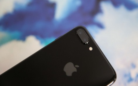 iPhone 8 có thể trang bị tia laser, giá bán lên tới 1.200 USD