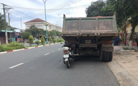 Va chạm xe tải, một người bị thương