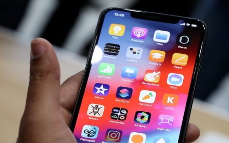 Muôn kiểu làm smartphone 'tai thỏ' của các hãng công nghệ