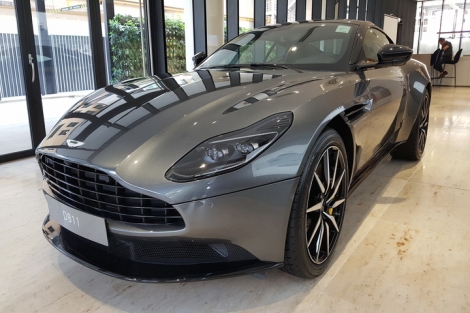 Aston Martin DB11 độc nhất về Việt Nam đón Tết Kỷ Hợi