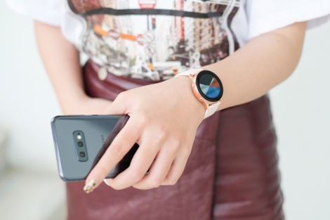 Smartwatch thời trang giá 5,5 triệu đồng