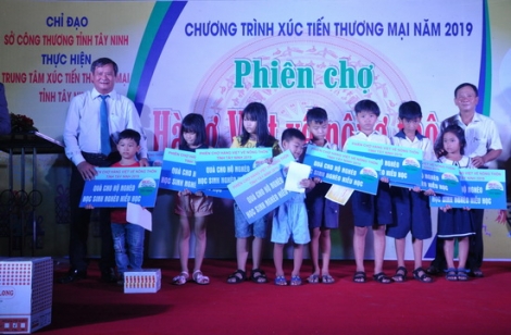 Khai mạc phiên chợ hàng Việt về nông thôn tại huyện Châu Thành