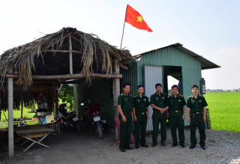 Ban Chỉ đạo 389 chúc tết các điểm chống buôn lậu trên biên giới