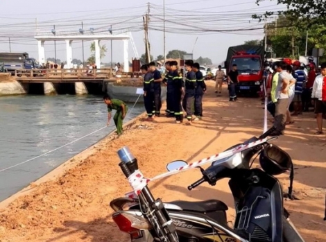 Lao xe xuống kênh Tây, một thanh niên tử vong