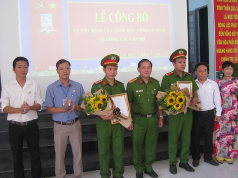 Tân Biên: Công bố quyết định điều động Công an chính quy đảm nhiệm các chức danh Công an xã