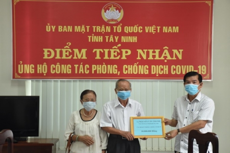 Một giáo viên về hưu ủng hộ 10 triệu đồng cho công tác phòng, chống dịch Covid-19