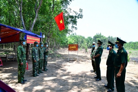 Khen thưởng cán bộ, chiến sĩ BĐBP Tây Ninh trong công tác phòng, chống dịch Covid-19