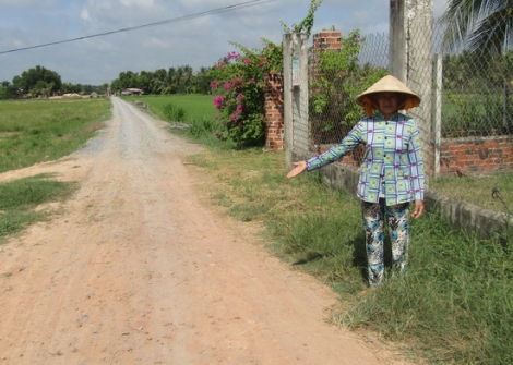 Người dân đóng góp làm đường giao thông nông thôn