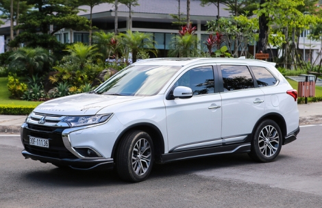 Mitsubishi Outlander giảm giá gần 200 triệu đồng