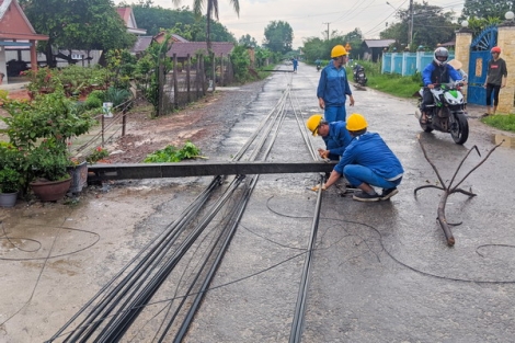 Mưa giông gây tốc mái 8 căn nhà dân