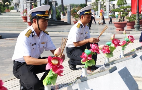 Trường Cao đẳng Kỹ thuật Hải quân: trao tặng gần 200 triệu đồng cho các hoạt động đền ơn đáp nghĩa