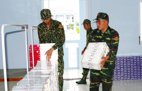 Một đêm, biên phòng bắt giữ 20.100 gói thuốc lậu