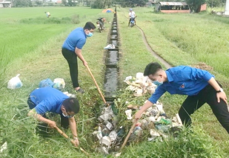 Tuổi trẻ Hòa Thành ra quân Ngày chủ nhật xanh năm 2020