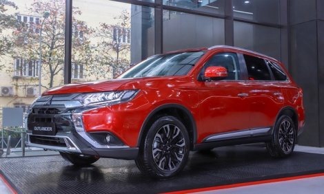 Mitsubishi Outlander khuyến mãi gần 80 triệu đồng