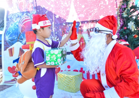 Khắp nơi rộn ràng không khí Noel