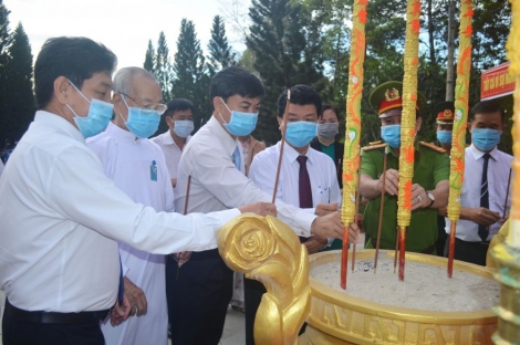 Các địa phương viếng nghĩa trang liệt sĩ nhân kỷ niệm 76 năm ngày thành lập Quân đội nhân dân Việt Nam