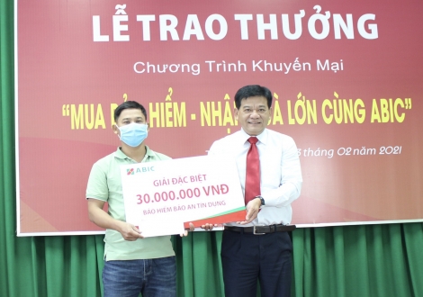 Khách hàng Tây Ninh trúng giải đặc biệt 30 triệu đồng từ ABIC