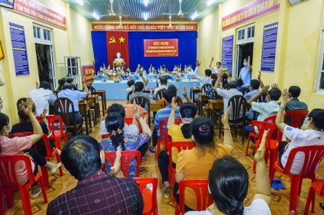 Tân Châu lấy ý kiến nhận xét và tín nhiệm của cư tri nơi cư trú đối với người ứng cử đại biểu HĐND các cấp nhiệm kỳ 2021-2026