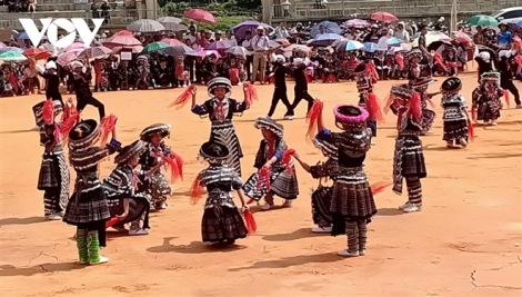 Chiêm ngưỡng màn múa khèn, múa khăn tuyệt đẹp của học sinh Mù Cang Chải