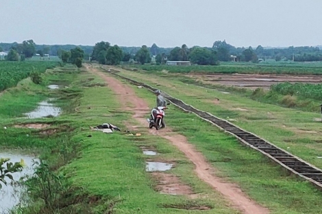 Tân Biên: Thăm hỏi, hỗ trợ gia đình những người bị sét đánh