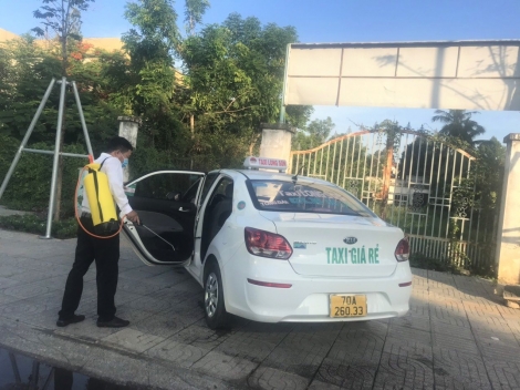 Tài xế taxi nâng cao ý thức phòng chống Covid-19