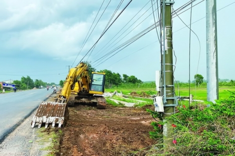 Nhà thầu lo không kịp tiến độ, doanh nghiệp viễn thông “thư thả” di dời dây